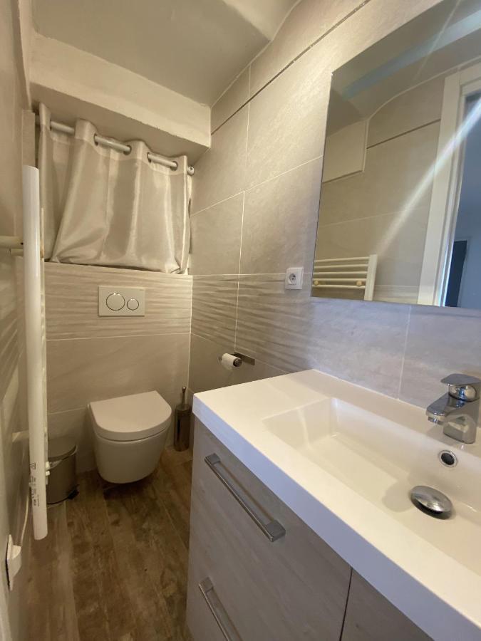 Apartment La Cle Maison De Ville, Clim, Wifi A La Bayore Hyères